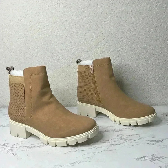 Journee Collection Womens Jeeva Tru Comfort Foam Inside Zip Block Heel Booties 8 - Picture 2 of 10